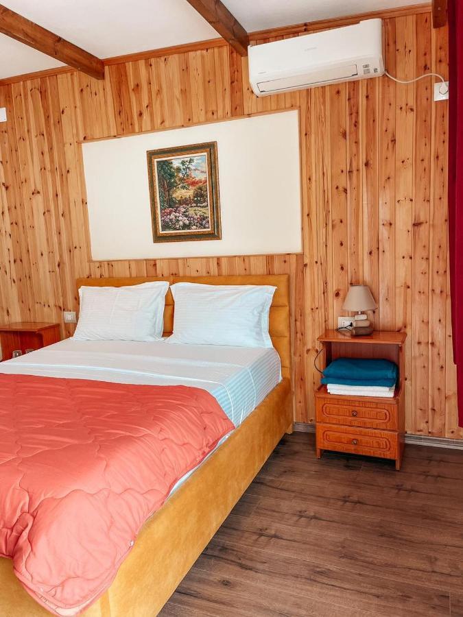 Guesthouse Lord Byron Tepelene Exteriör bild