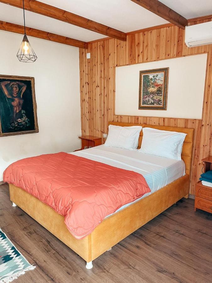 Guesthouse Lord Byron Tepelene Exteriör bild