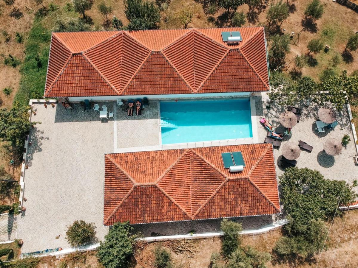 Guesthouse Lord Byron Tepelene Exteriör bild